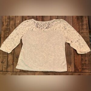 Hollister off white colored lace top